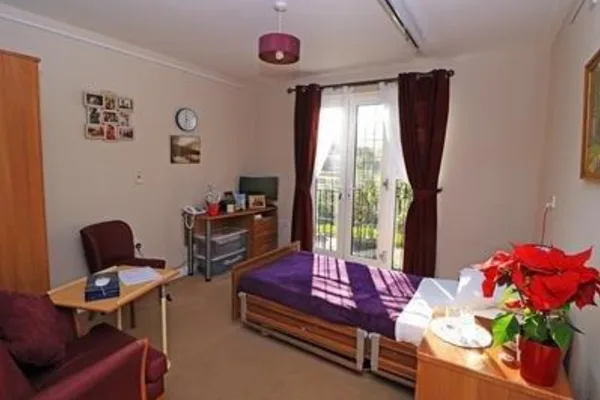 Valerie Manor